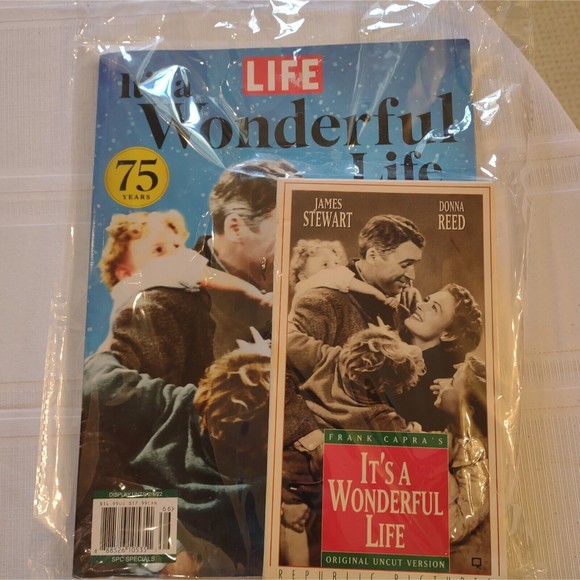 IT’S A WONDERFUL LIFE 2022 THE COMPLETE GUIDE 75th ANNIVERSARY MAGAZINE Plus VHS - Picture 3 of 15